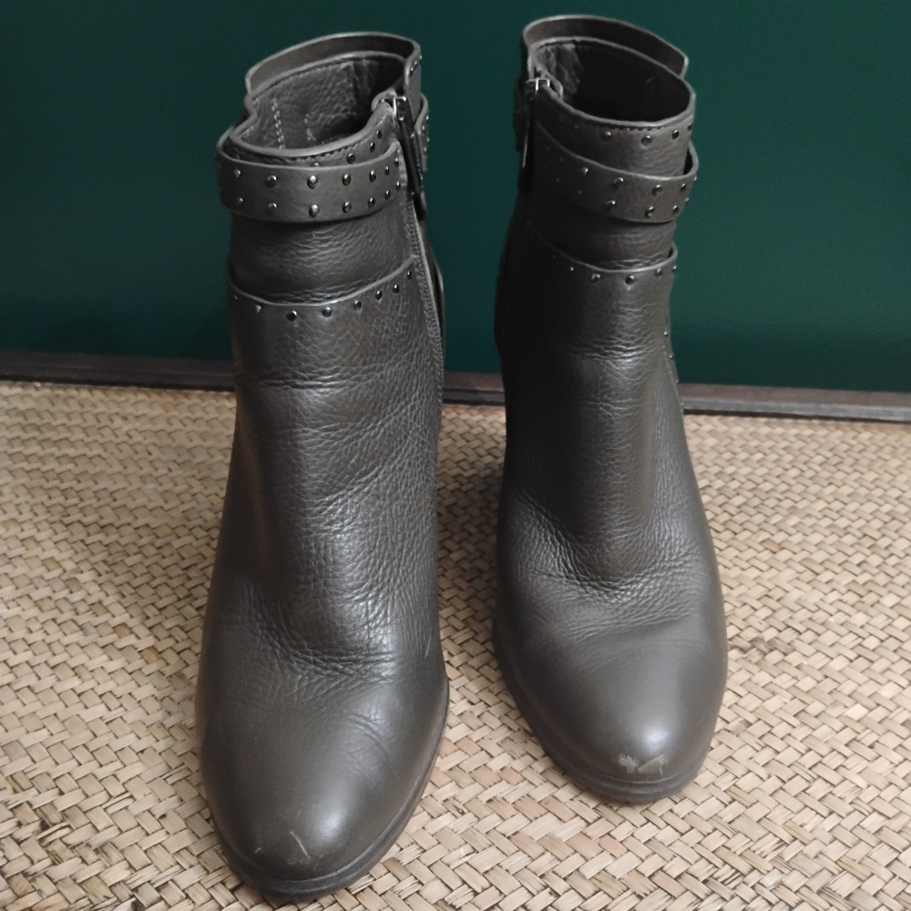 Vince Camuto Faythes Leather Ankle Booties in Forest Grey Sz 10